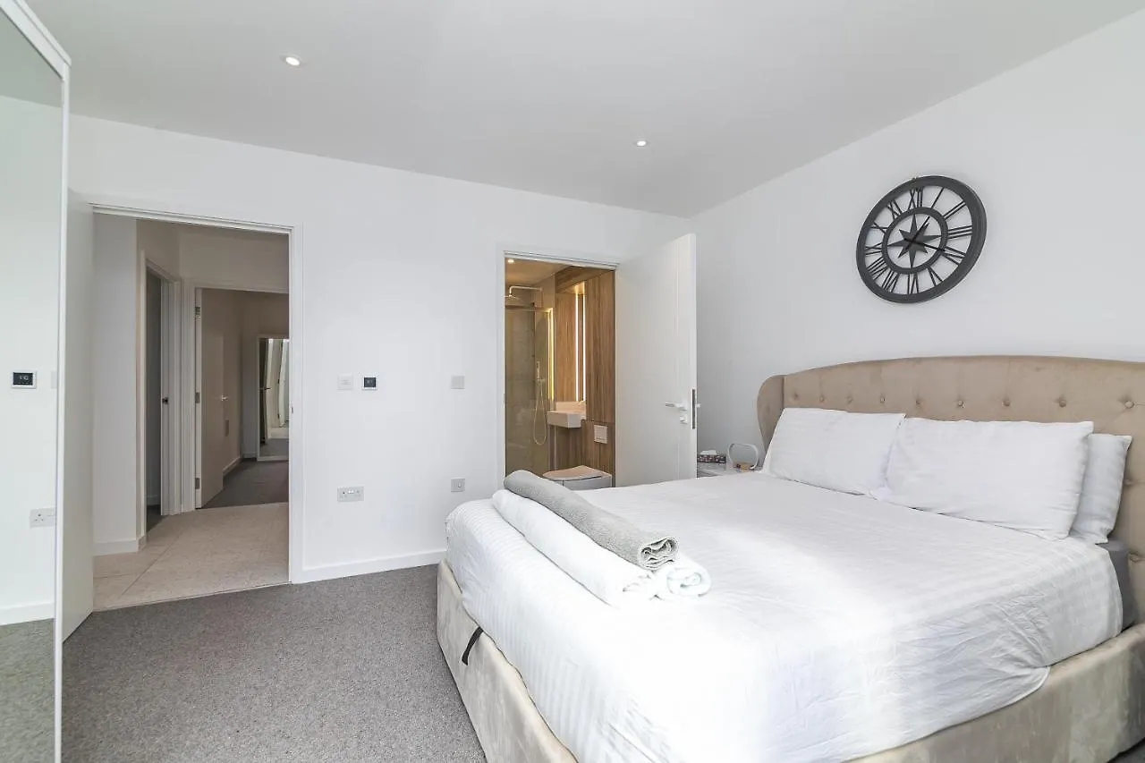 Luxury Spacious Flat With Communal Gardens And Parking Londen Appartement
