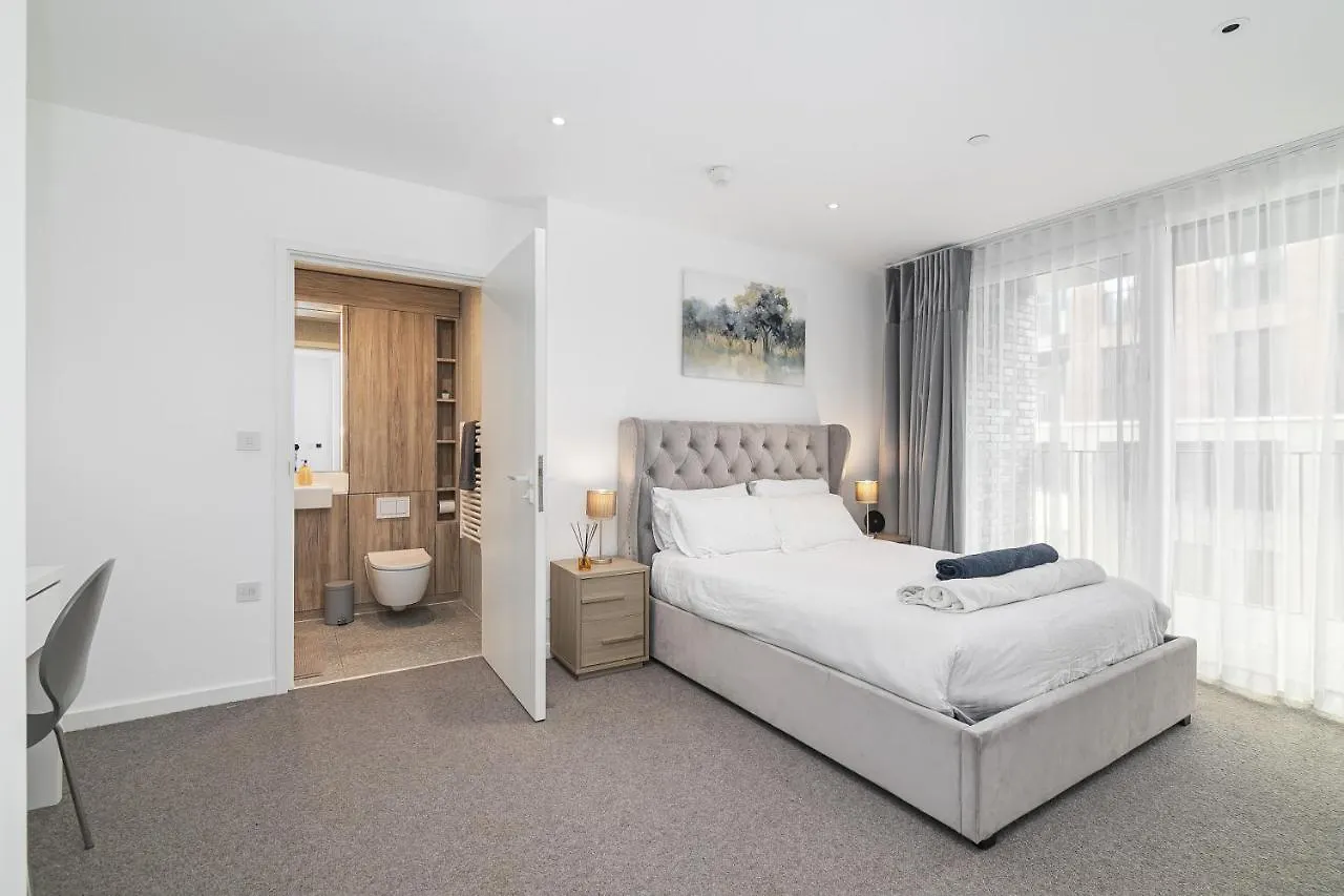 Luxury Spacious Flat With Communal Gardens And Parking Londen Appartement